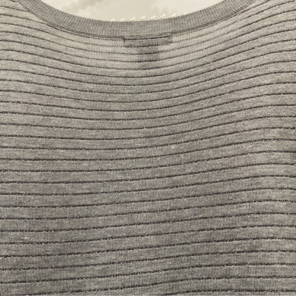 🔴H &M SWEATER🔴 - Picture 5 of 7